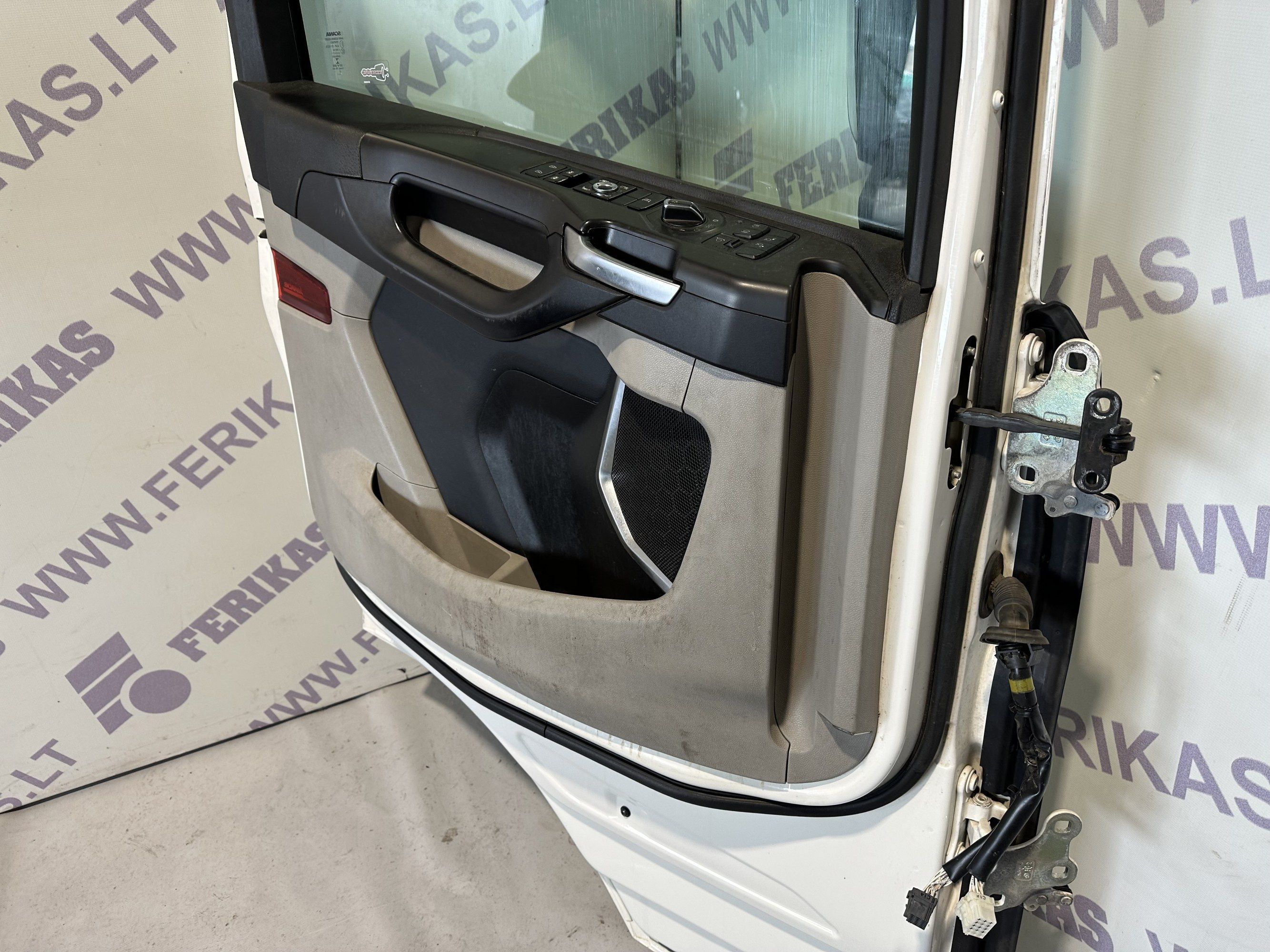 Scania R doors L.H