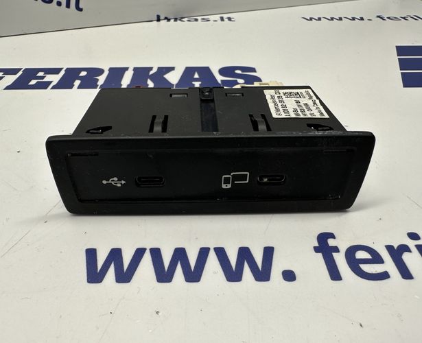 Mercedes Benz Actros MP5 charging port, multimedia unit