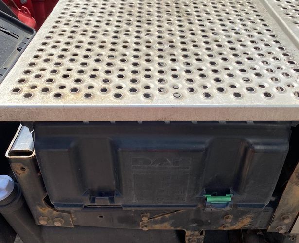 Daf xf105 battery box 1811967