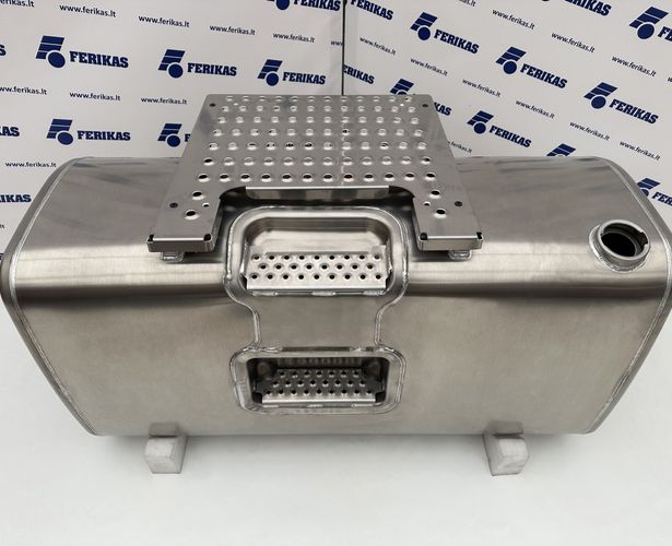 Fuel tank Volvo / Renault 550L 710x690x1420 with steps